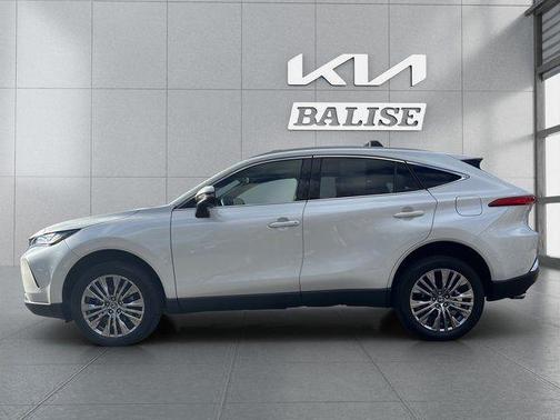 2022 Toyota Venza XLE