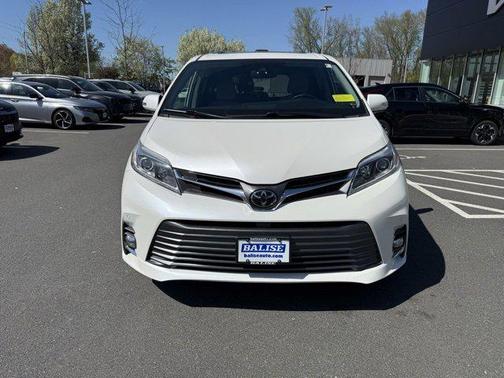 2020 Toyota Sienna XLE