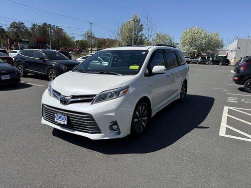 2020 Toyota Sienna XLE