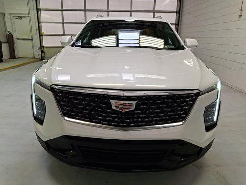 Crystal White Tricoat 2025 Cadillac XT4 Premium Luxury