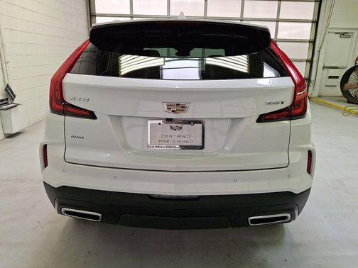 Crystal White Tricoat 2025 Cadillac XT4 Premium Luxury