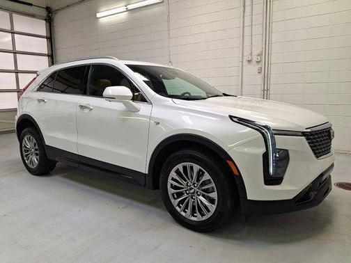 Crystal White Tricoat 2025 Cadillac XT4 Premium Luxury