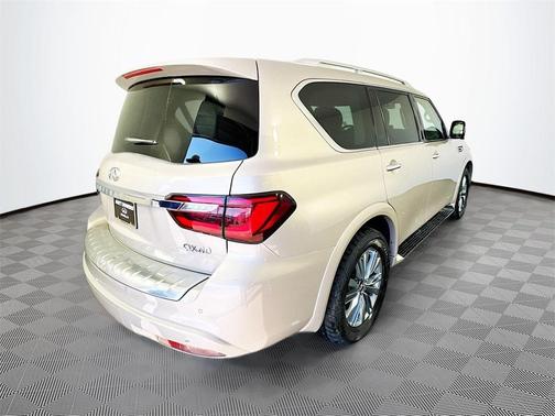 2023 INFINITI QX80 Luxe