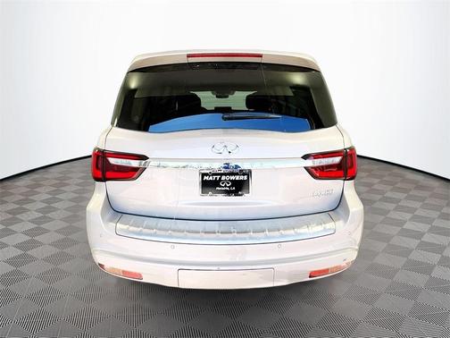 2023 INFINITI QX80 Luxe