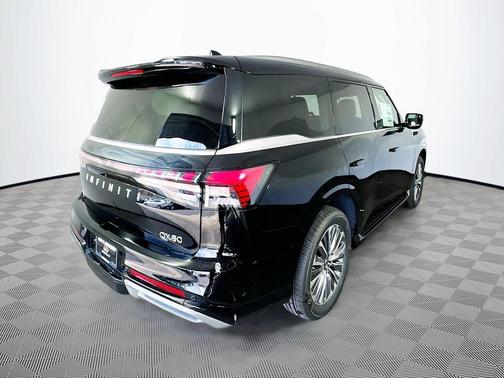 2025 INFINITI QX80 Luxe