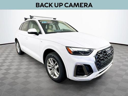 Glacier White Metallic 2022 Audi Q5 45 S line quattro Premium