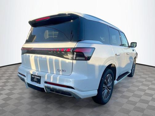2025 INFINITI QX80 Luxe