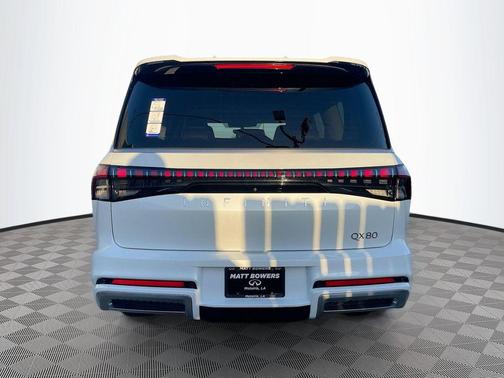 2025 INFINITI QX80 Luxe