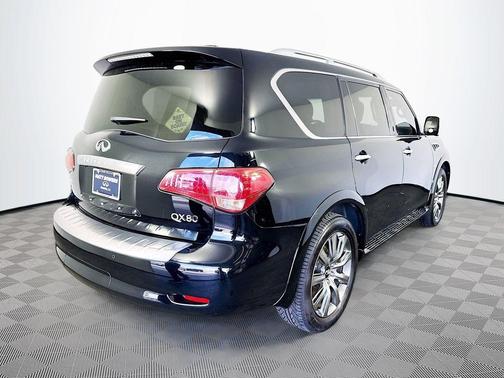 2017 INFINITI QX80 Signature Edition