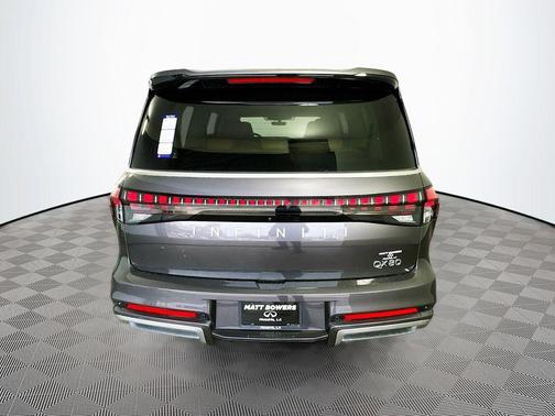 2025 INFINITI QX80 Luxe
