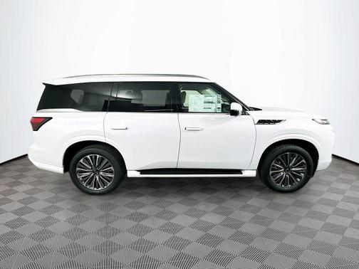 2025 INFINITI QX80 Luxe
