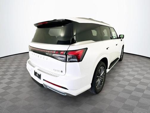 2025 INFINITI QX80 SENSORY