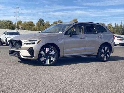 2025 Volvo XC60 Plug-In Hybrid T8 Plus