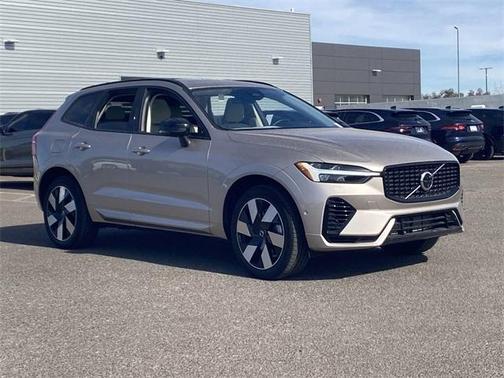 2025 Volvo XC60 Plug-In Hybrid T8 Plus