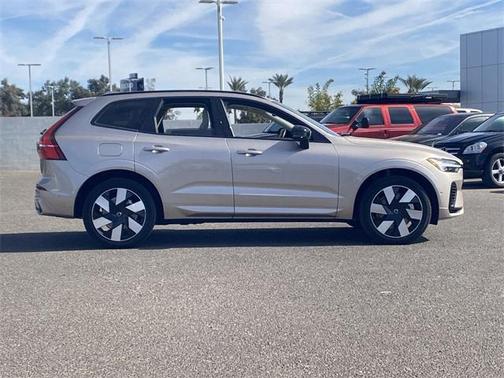 2025 Volvo XC60 Plug-In Hybrid T8 Plus
