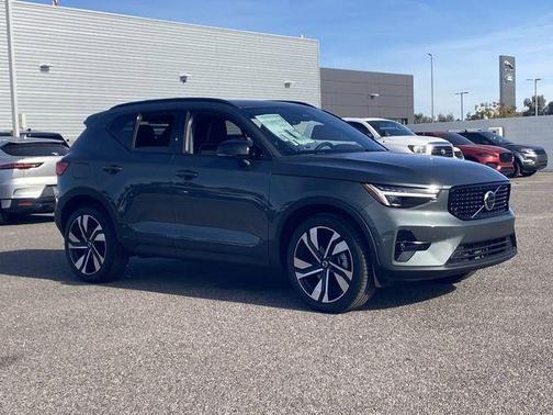 2026 Volvo XC40 B5 Ultra