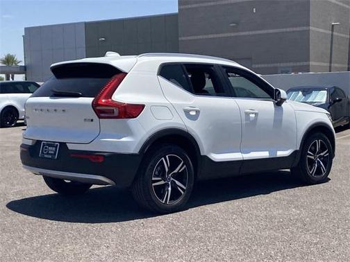 2025 Volvo XC40 B5 Core Bright Theme
