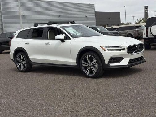 Crystal White 2026 Volvo V60 Cross Country B5 Plus