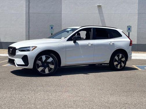 2025 Volvo XC60 Plug-In Hybrid T8 Plus