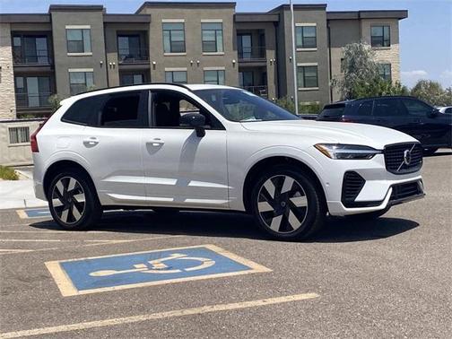2025 Volvo XC60 Plug-In Hybrid T8 Plus