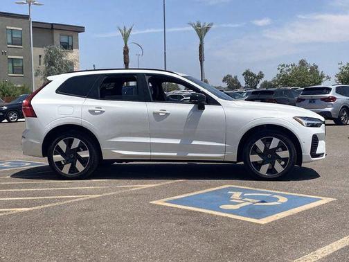 2025 Volvo XC60 Plug-In Hybrid T8 Plus