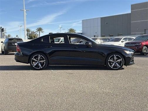 2023 Volvo S60 B5 Core Dark Theme