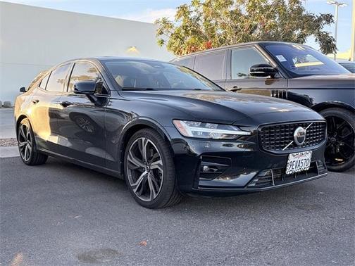 2023 Volvo S60 B5 Core Dark Theme