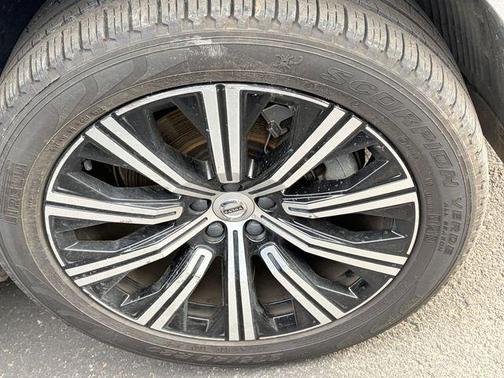 2023 Volvo XC90 B5 Core