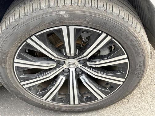 2023 Volvo XC90 B5 Core