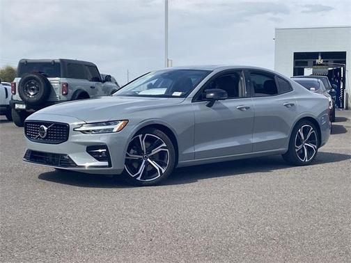 2024 Volvo S60 B5 Plus Dark Theme