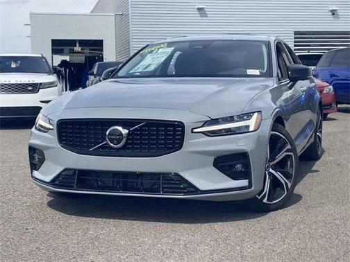 2024 Volvo S60 B5 Plus Dark Theme