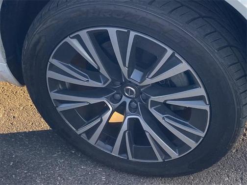2022 Volvo XC90 T6 Momentum 7 Passenger