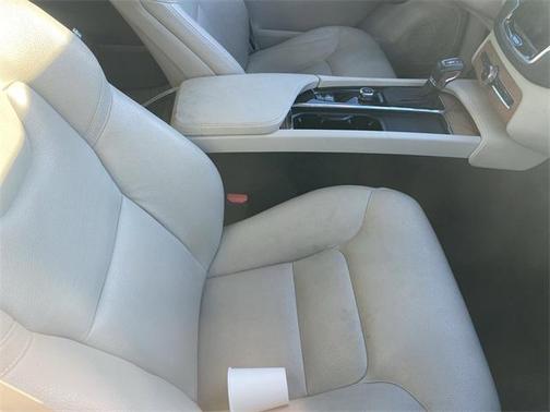 2022 Volvo XC90 T6 Momentum 7 Passenger