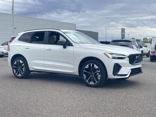 Crystal White Metallic 2026 Volvo XC60 B5 Plus