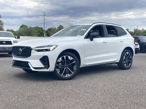 Crystal White Metallic 2026 Volvo XC60 B5 Plus