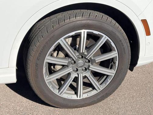 Glacier White Metallic 2019 Audi Q7 55 Premium Plus