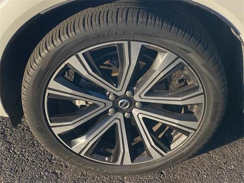 2023 Volvo XC60 B5 Ultimate Bright Theme