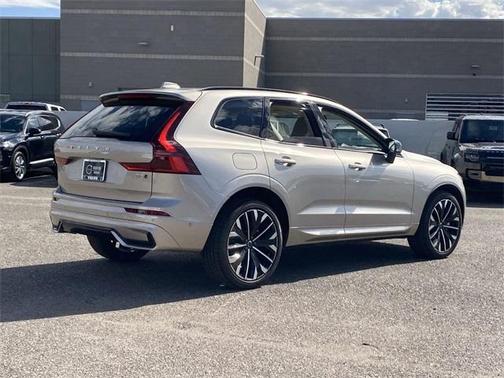 2026 Volvo XC60 B5 Ultra
