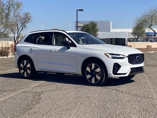 2025 Volvo XC60 Plug-In Hybrid T8 Plus