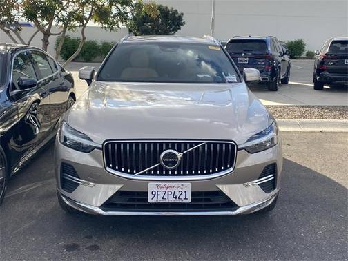 2023 Volvo XC60 B5 Ultimate Bright Theme