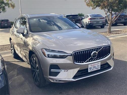 2023 Volvo XC60 B5 Ultimate Bright Theme