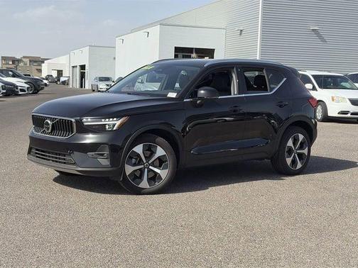 Onyx Black Metallic 2025 Volvo XC40 B5 Plus Bright Theme