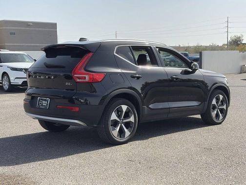 Onyx Black Metallic 2025 Volvo XC40 B5 Plus Bright Theme