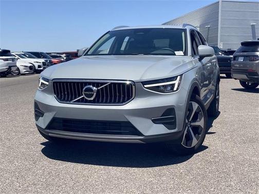 2025 Volvo XC40 B5 Core Bright Theme