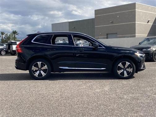 2023 Volvo XC60 Recharge Plug-In Hybrid T8 Plus Bright Theme