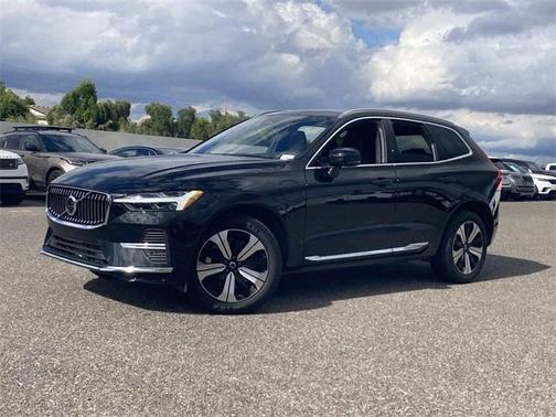 2023 Volvo XC60 Recharge Plug-In Hybrid T8 Plus Bright Theme