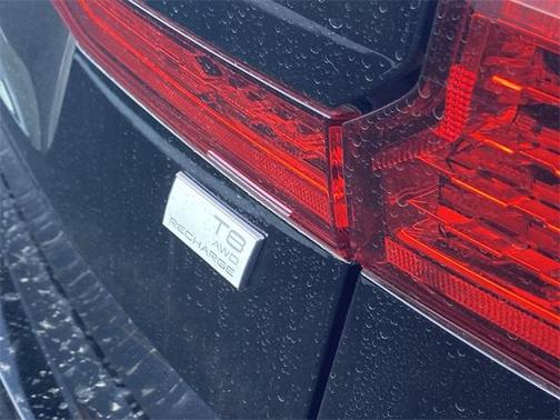 2023 Volvo XC60 Recharge Plug-In Hybrid T8 Plus Bright Theme
