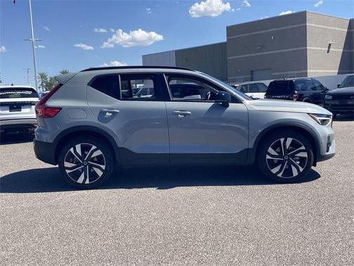 2025 Volvo XC40 B5 Plus Dark Theme