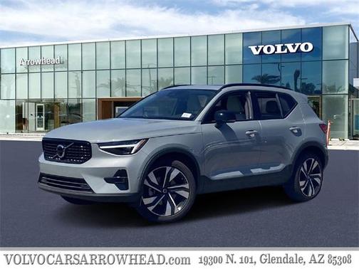 2025 Volvo XC40 B5 Plus Dark Theme