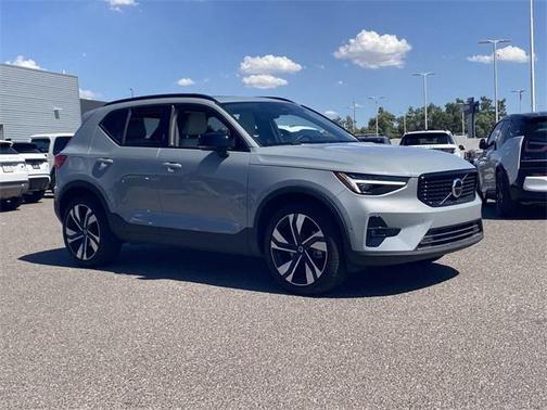 2025 Volvo XC40 B5 Plus Dark Theme
